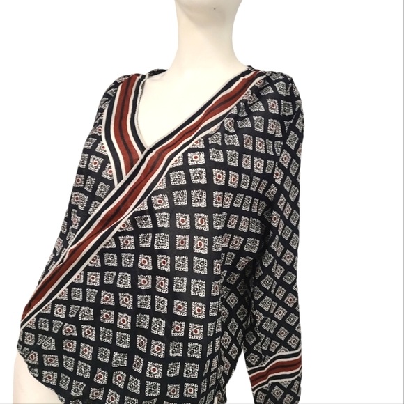 HippIe Laundry Surplice Blouse size Large - Picture 3 of 8